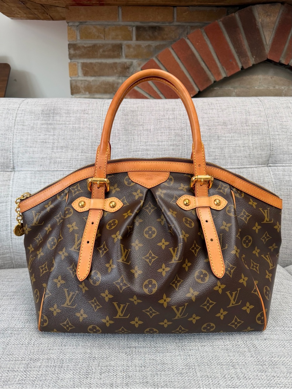 ✨ Authentic Louis Vuitton Tivoli GM Leather Handbag ✨